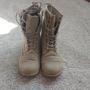 Combat boots